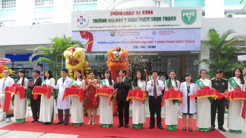 khai truong phong kham da khoa truong dai hoc y khoa pham ngoc thach
