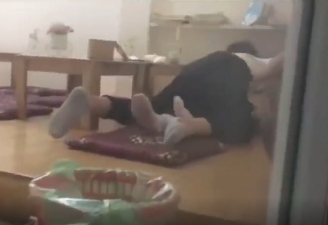 nen lam chuyen ay lan dau tien nam bao nhieu tuoi