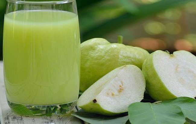 Thay đổi thói quen uống nước bằng ly trà ổi (Ảnh: Internet) Ăn ổi giúp ngăn ngừa ung thư