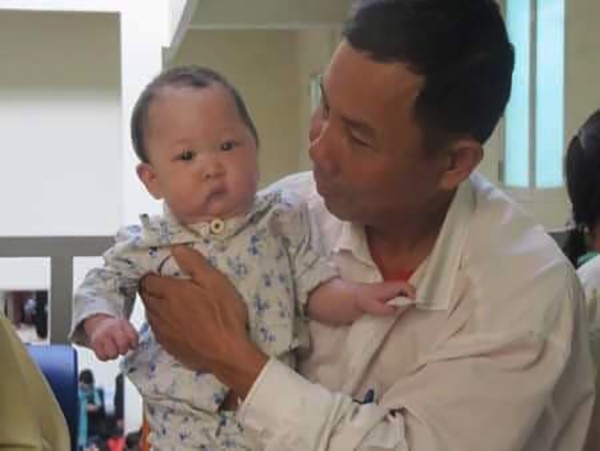 Hành trình của cặp vợ chồng già đi tìm sự sống cho đứa con nuôi bị dị tật