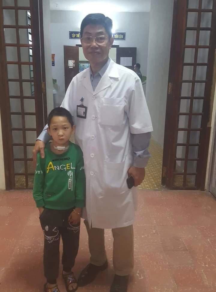 Hành trình của cặp vợ chồng già đi tìm sự sống cho đứa con nuôi bị dị tật