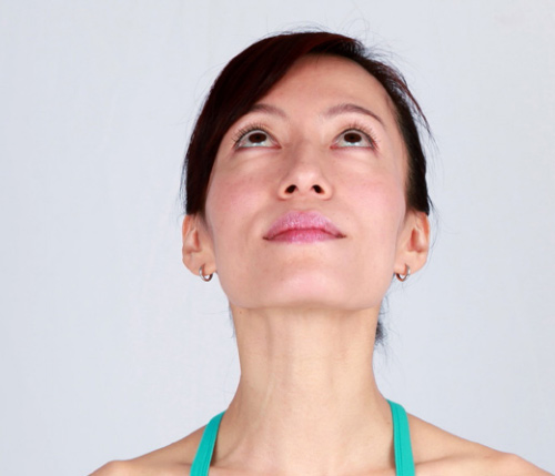 trẻ hóa làn da sau tuổi 30 với bài tập yoga đơn giản