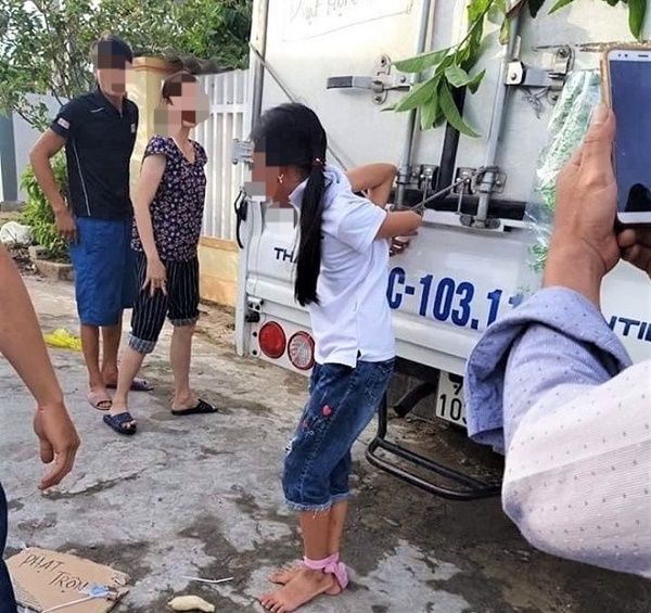 Thông tin mới nhất vụ bé gái bị trói vào xe tải nghi do trộm tiền của gia đình ở Quảng Bình 