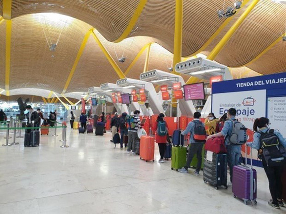 5 công dân trở về từ Tây Ban Nha có biểu hiện sốt nhẹ, được cách ly tập trung tại Đà Nẵng