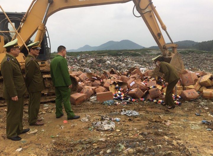 Cục Quản lý thị trường Nghệ An phối hợp với Cảnh sát môi trường, Công an tỉnh Nghệ An kiểm tra và th