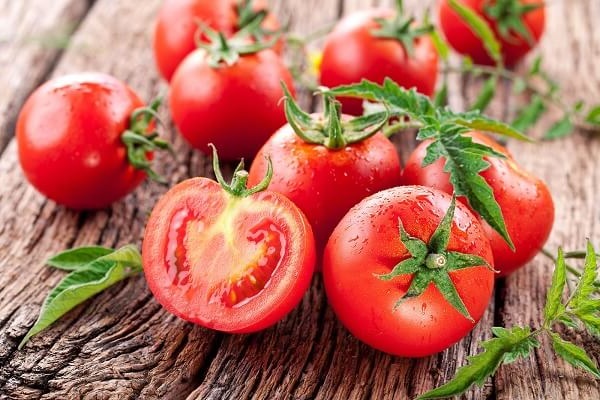 Bà bầu ăn cà chua sống tốt không Bà bầu ăn cà chua sống tốt không