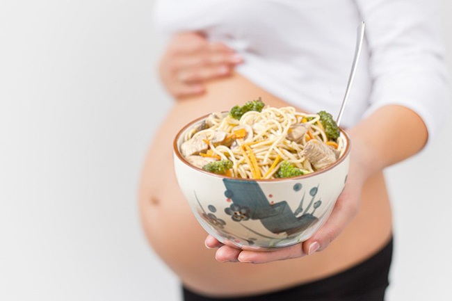 Bà bầu ăn mì tôm có tốt không, tác hại của mì tôm tới bà mẹ và em bé Bà bầu ăn mì tôm có tốt không, tác hại của mì tôm tới bà mẹ và em bé