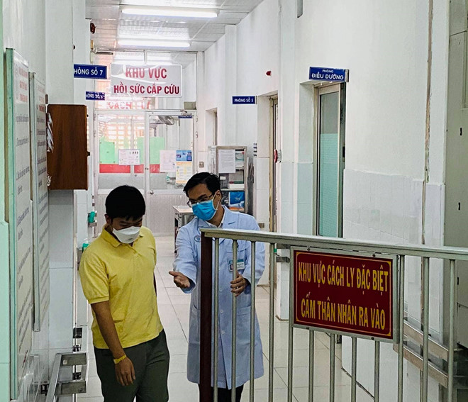 Bác sĩ BV Chợ Rẫy tiết lộ về quá trình điều trị cho hai cha con người Trung Quốc nhiễm virus corona Bác sĩ BV Chợ Rẫy tiết lộ về quá trình điều trị cho hai cha con người Trung Quốc nhiễm virus corona