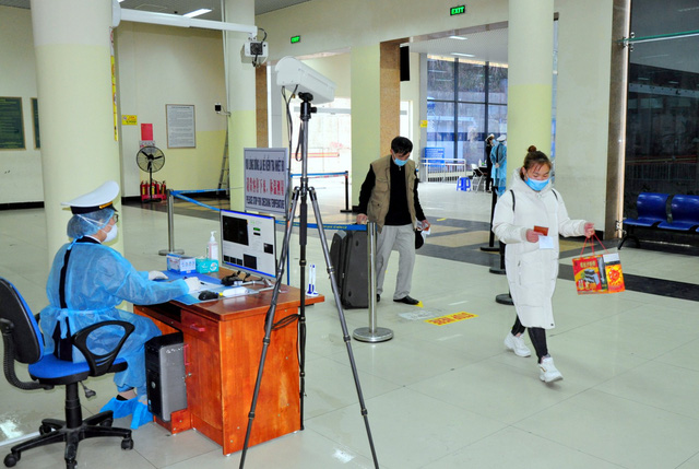Ca mắc COVID-19 thứ 334 là người nhập cảnh từ Trung Quốc, phi công người Anh đã cai thở máy