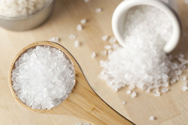 Chữa viêm mũi dị ứng bằng nước muối tại nhà đơn giản, an toàn nhưng cần hết sức lưu ý