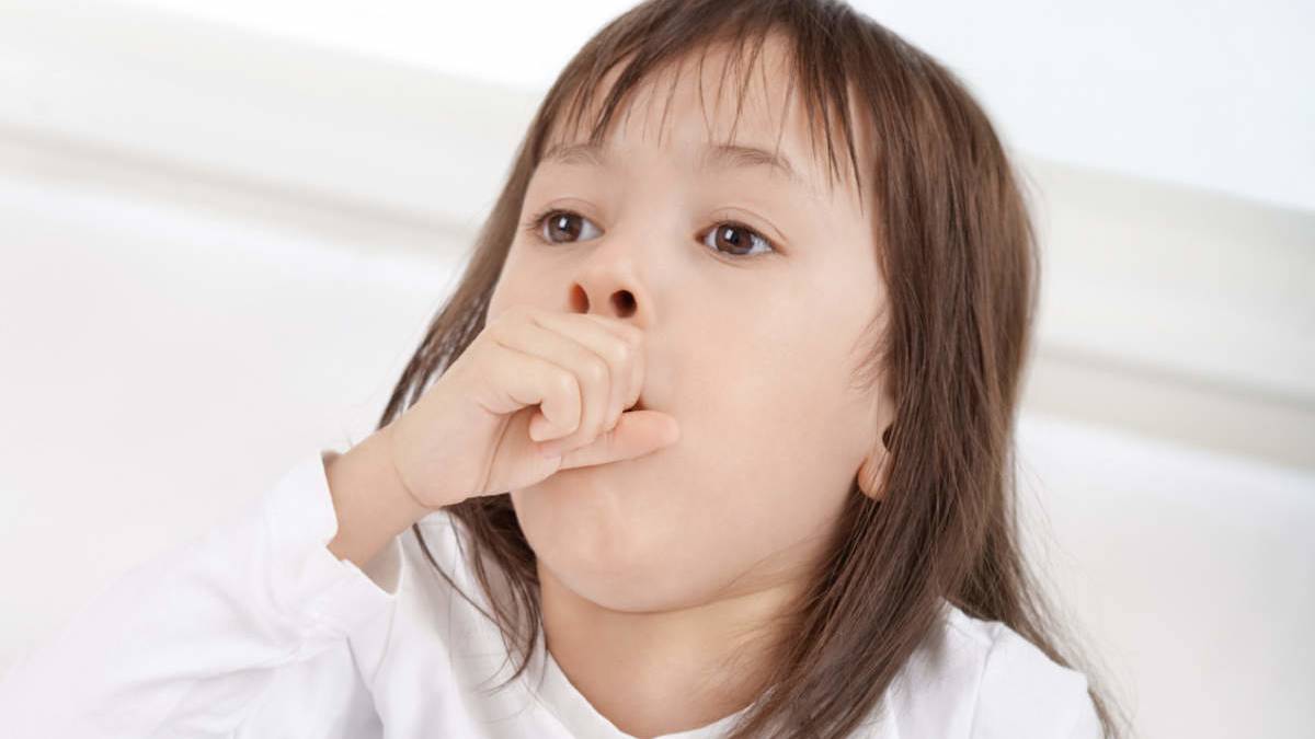 Dịch bệnh khó lường, bố mẹ cần nhận biết những triệu chứng này ở trẻ để ngăn ngừa bệnh viêm phổi