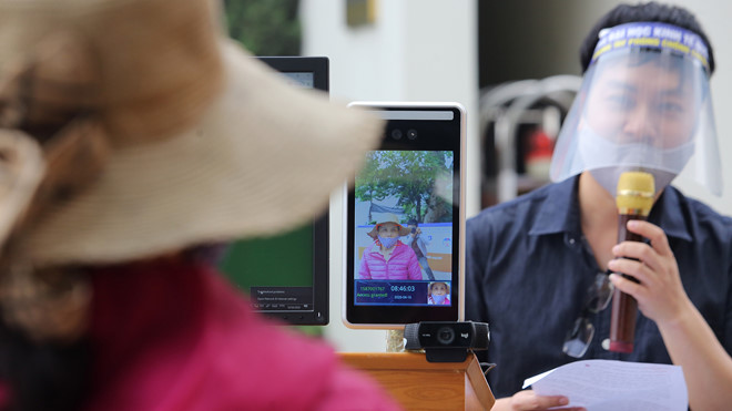 Độc đáo cây ATM gạo “thông minh” tại Hà Nội, cho phép nhận diện khuôn mặt người đến nhận