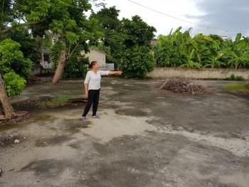 Chị Tuyết chỉ khu đất sẽ bị thu hồi Hai-Duong-Ly-do-nao-khien-nhieu-ho-dan-khong-chap-nhan-phuong-an-boi-thuong-