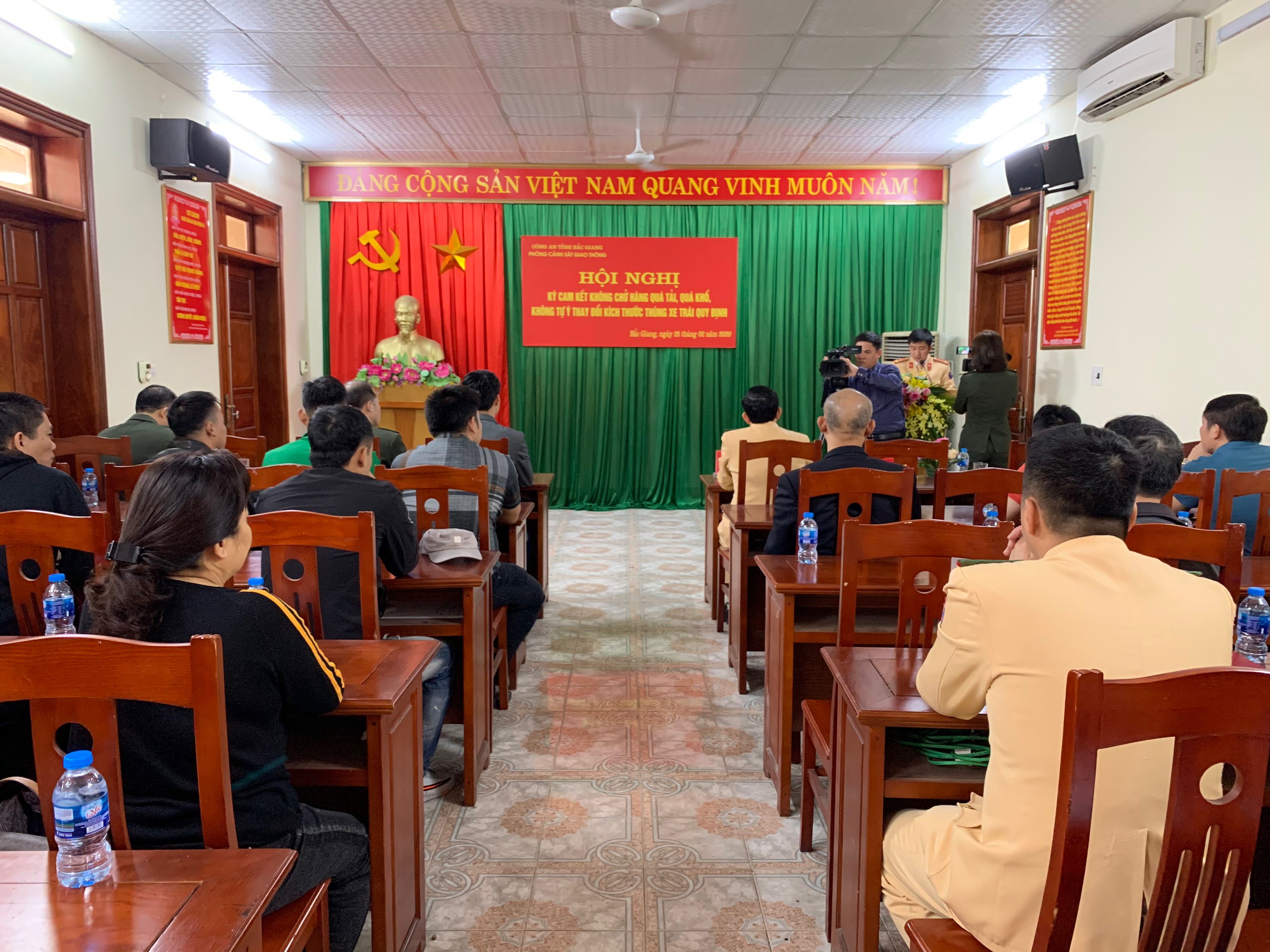Bắc Giang: Tiếp tục tổ chức ký cam kết không chở hàng quá tải trọng