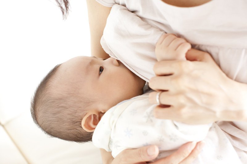Mách mẹ mẹo hay chữa căng tắc tia sữa tại nhà