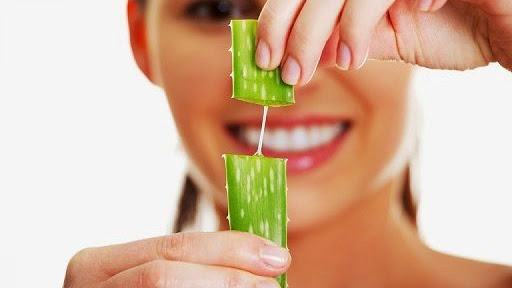 Mẹo đẩy lùi viêm đại tràng bẳng bài thuốc đơn giản từ cây nha đam