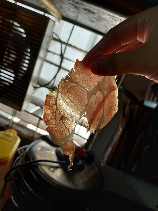 Ngả mũ thán phục trình độ của chủ quán hủ tiếu, miếng thịt siêu mỏng 'thở mạnh là bay'