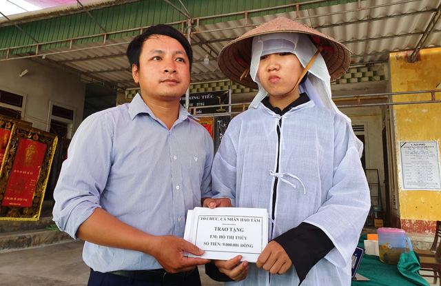 Nữ sinh đỗ Đại học Dược Hà Nội có không thể đi học vì bố mẹ mắc bệnh nan y đã được giúp đỡ nhập học 