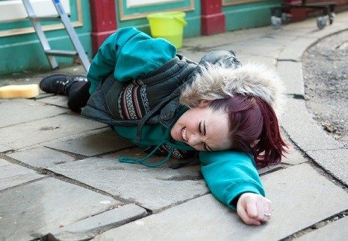 Sáng mùng 1 ngã có sao không?