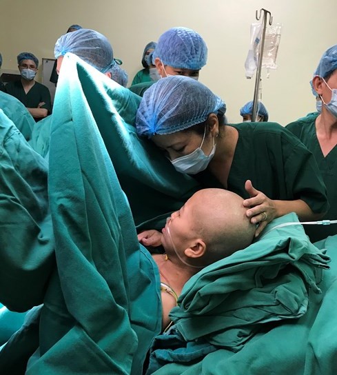 Sau 2 tháng xuất viện, sức khỏe mẹ con sản phụ ung thư giai đoạn cuối ra sao?