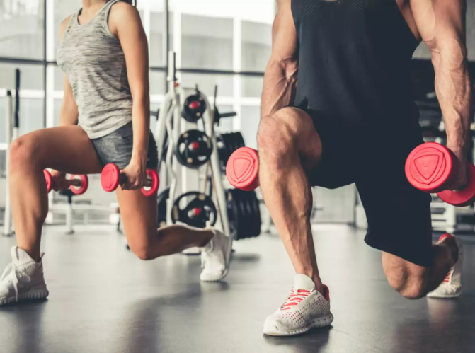 Squats vs Lunges: Bài tập nào giúp giảm cân và săn chắc chân tốt hơn? Squats vs Lunges: Bài tập nào giúp giảm cân và săn chắc chân tốt hơn?