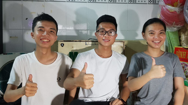 Thùng rác thông minh mang tên Magic Bin được nhóm sinh viên năm nhất sáng chế bán với giá 2-3 triệu