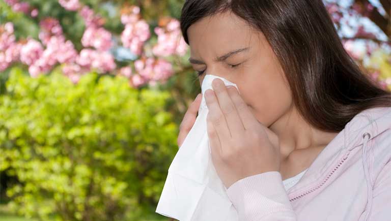 Fexofenadine thường được chỉ định cho các trường hợp viêm mũi dị ứng hoặc mề đay mẩn ngứa Thuốc dị ứng Fexofenadine: Liều dùng và một số lưu ý trước khi sử dụng