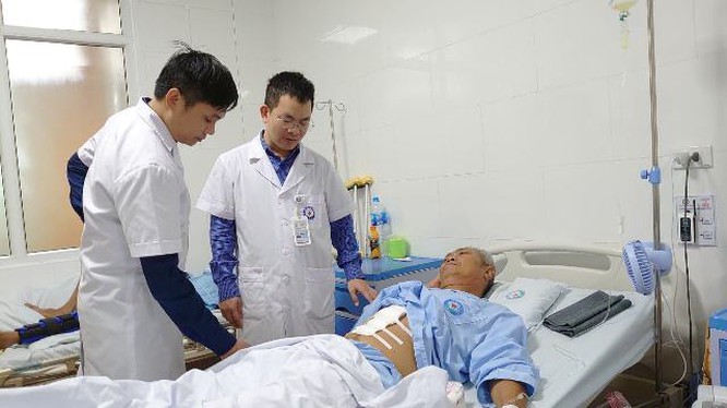 Nghiện ăn gỏi, người đàn ông nhập viện cấp cứu vì hàng nghìn con sán lá gan lúc nhúc trong đường mật