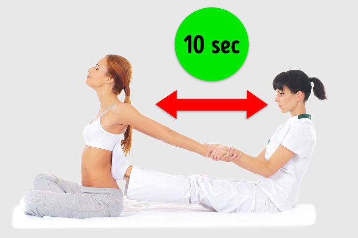 Bài tập giảm mỡ vai, cải thiện tư thế [2]: Các động tác đơn giản cho dân văn phòng