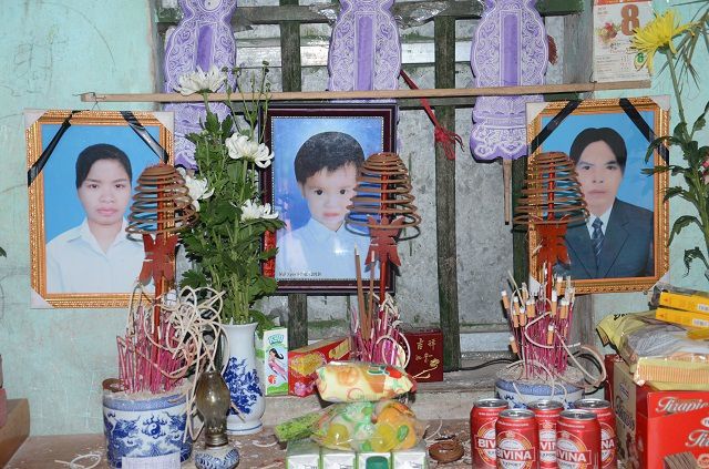 Đau đớn cảnh bé gái 6 tuổi duy nhất sống sót trong gia đình bị đất đá vùi lấp