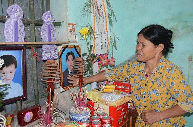 Đau đớn cảnh bé gái 6 tuổi duy nhất sống sót trong gia đình bị đất đá vùi lấp