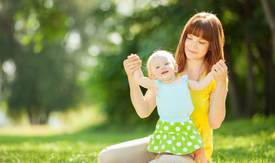 Những lợi ích không ngờ việc tắm nắng cho trẻ sơ sinh
