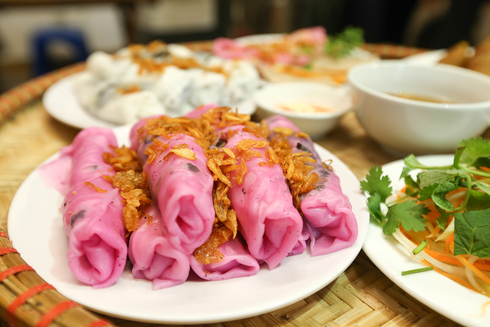 Có gì trong món bánh cuốn thanh long khiến nhiều người 