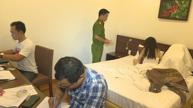 Bắt giữ tú bà 8x môi giới mại dâm công khai qua Zalo