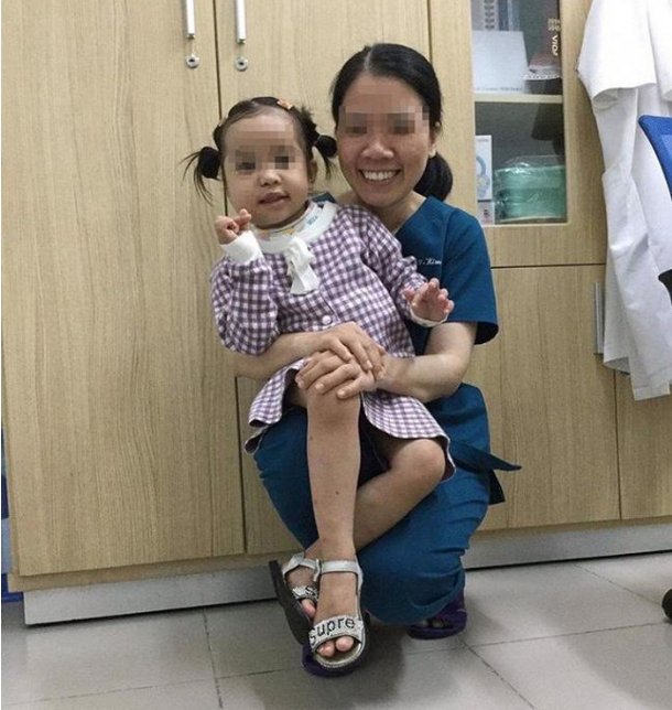 Hành trình tái tạo gương mặt cho bé gái 4 tuổi đeo khối u quái ác bên góc hàm