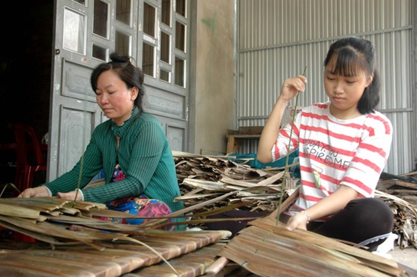 Vươn qua bệnh tật, cô học trò nghèo trúng tuyển Cao đẳng Y khiến nhiều người khâm phục