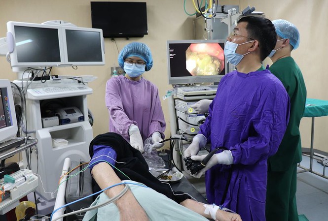 Suýt tử vong do tắc ruột vì ăn hồng khi uống thuốc đông y