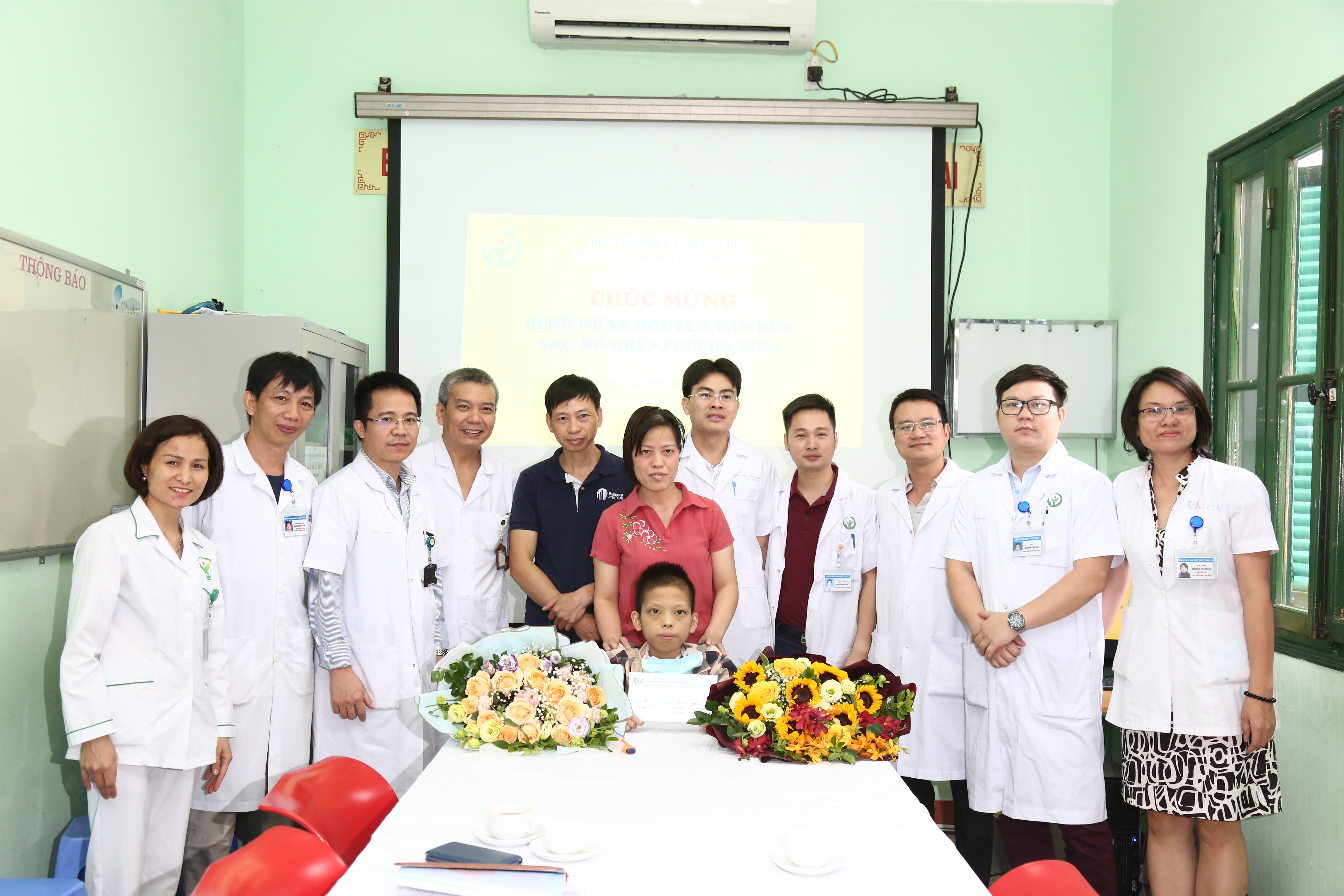 Hành trình 10 tháng giành lại sự sống của chàng trai 18 tuổi chỉ nặng 25kg vì hỏng toàn bộ phổi Hành trình 10 tháng giành lại sự sống của chàng trai 18 tuổi chỉ nặng 25kg vì hỏng toàn bộ phổi