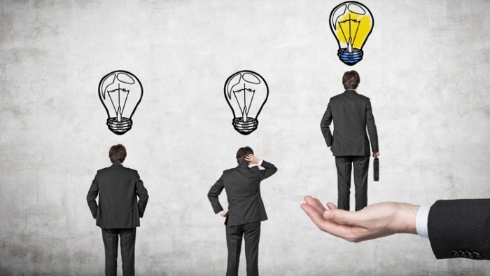 Việc bỏ "viên chức suốt đời" sẽ giúp kích thích phát triền nguồn lực