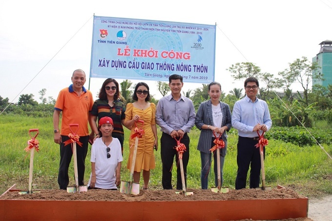 Chàng họa sĩ khuyết tật truyền cảm hứng hàng triệu người nhờ tài năng và nghị lực phi thường Chàng họa sĩ khuyết tật truyền cảm hứng hàng triệu người nhờ tài năng và nghị lực phi thường