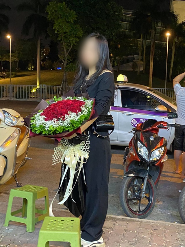 Chàng trai vứt nhẫn bỏ đi sau khi tỏ tình với crush không thành
