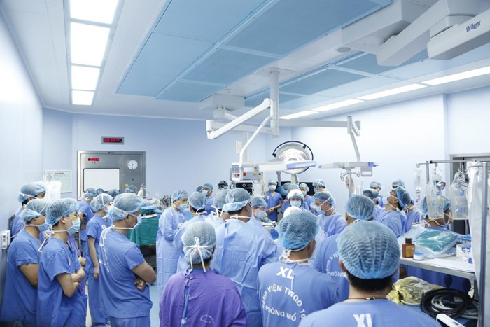 12 bàn mổ lấy và ghép tạng đồng thời cho 6 bệnh nhân