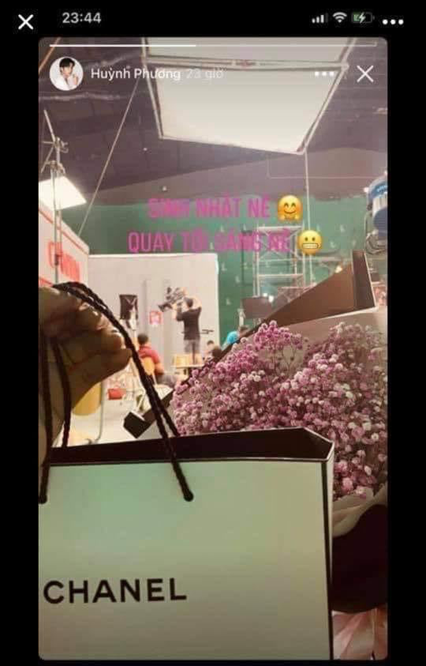 Dân tình soi 'hint' hẹn hò của Huỳnh Phương với Trâm Trần Dân tình soi 'hint' hẹn hò của Huỳnh Phương với Trâm Trần