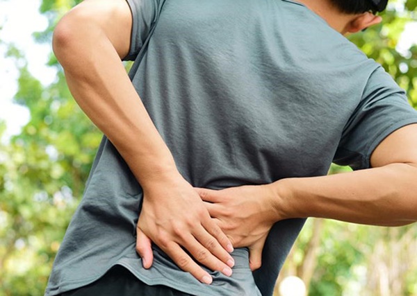 Bác sĩ phẫu thuật nổi tiếng thế giới tiết lộ những bài tập phục hồi cột sống