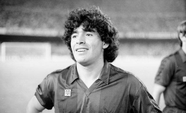 Huyền thoại Diego Maradona qua đời ở tuổi 60 do bệnh tim
