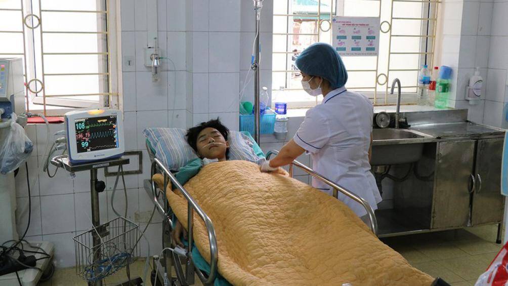 Điện Biên: Nướng nhầm nấm độc ăn khiến em tử vong, anh nguy kịch