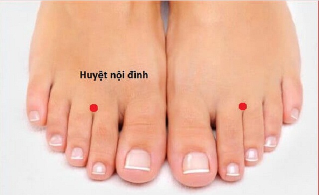 Bam-huyet-o-ban-chan-tri-benh