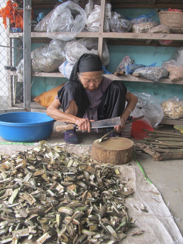 Giải-mã-bài-thuóc-giup-vo-chong-“yeu-khong-biet-met”-cua-dan-tọc-Cao-Lan