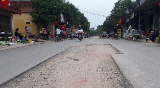 Bắc Giang: Chưa hết bảo hành, đường bê tông 18 tỷ đã hư hỏng