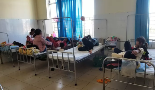 Gần 100 trẻ em Lâm Đồng nhập viện cấp cứu nghi ngộ độc sau bữa ăn từ thiện